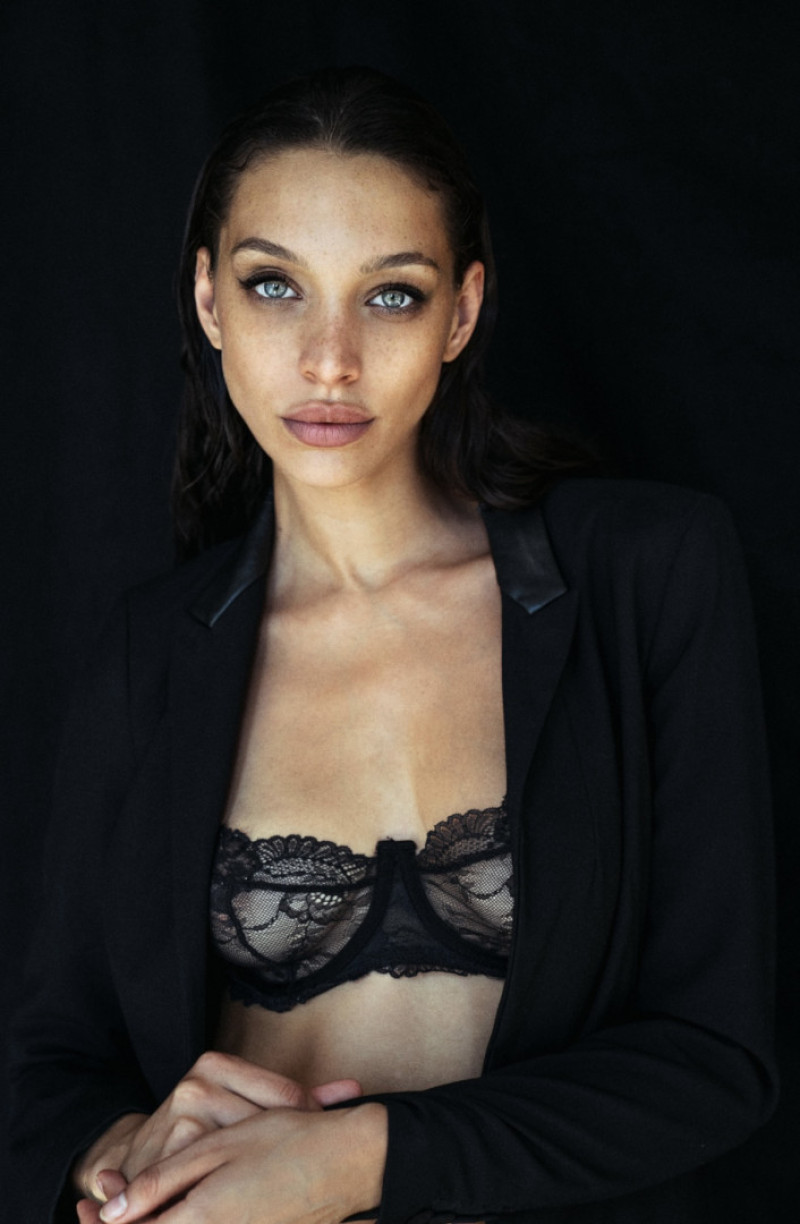 women-sharida-bullet-models