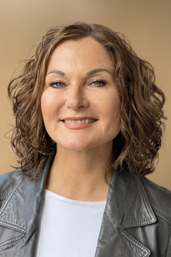 Characteristic women Annet