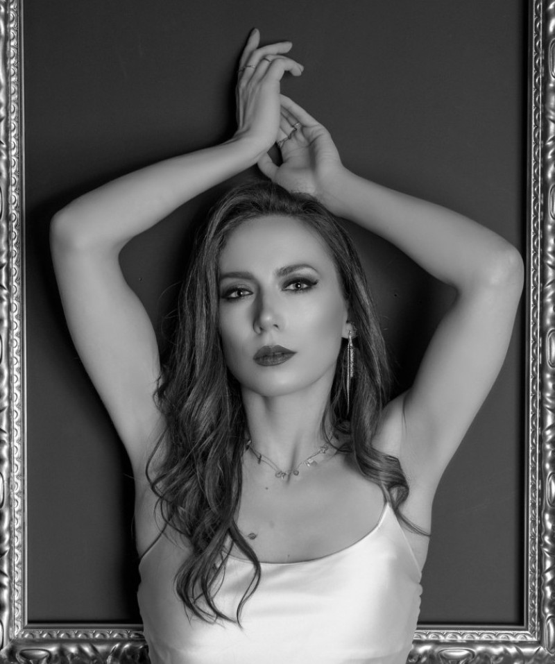 women-anna-bullet-models