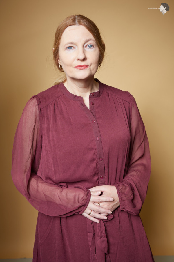 Handmodel women Irene