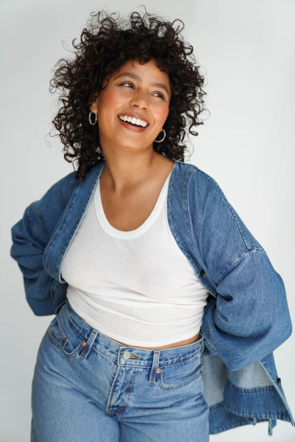 Characteristic women Deandra