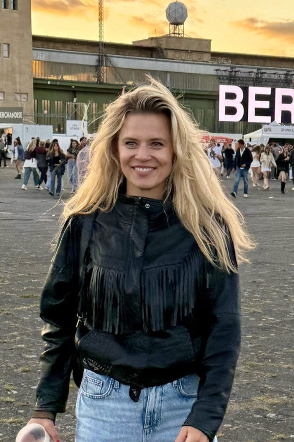 Characteristic women Denise