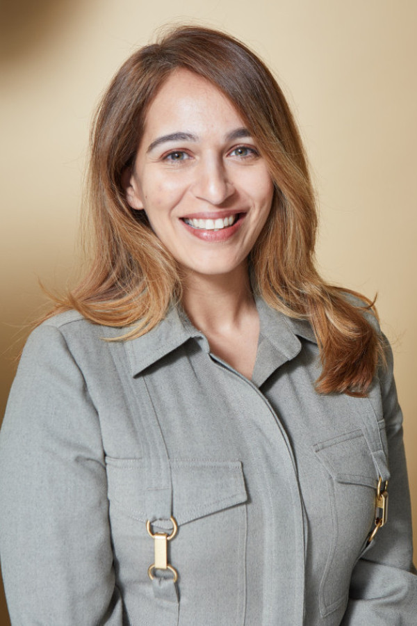 Voice over women Kanira