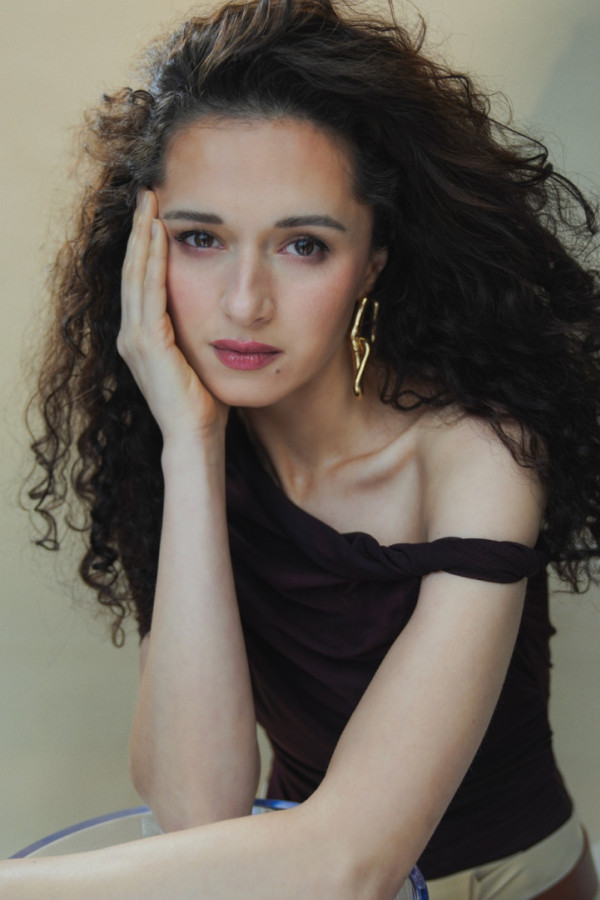 Handmodel women Laura