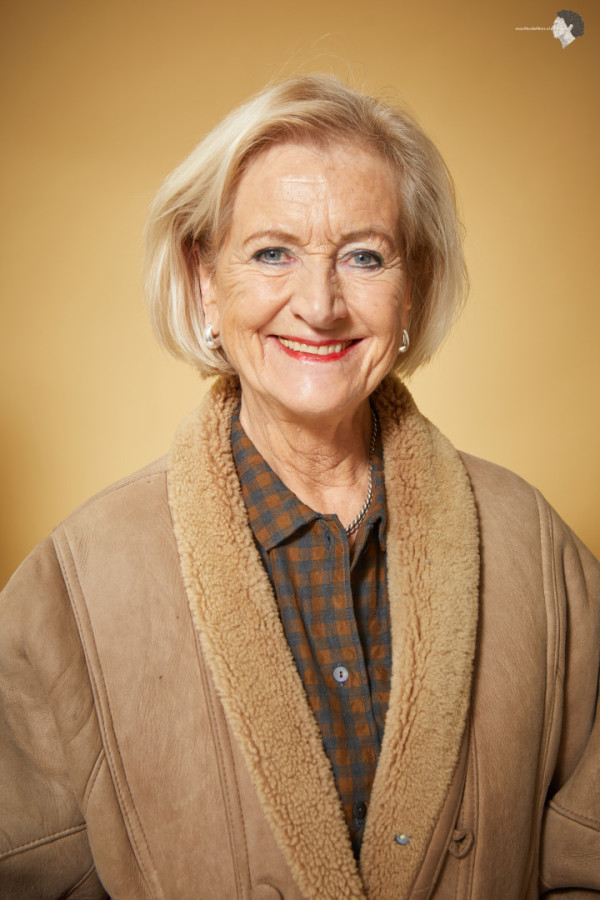 Voice over women Ingrid