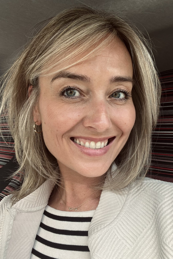 Characteristic women Marcelle