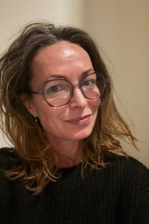 Characteristic women Leonie