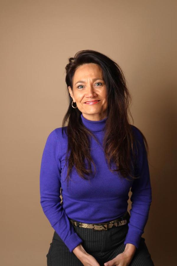 Women Laura