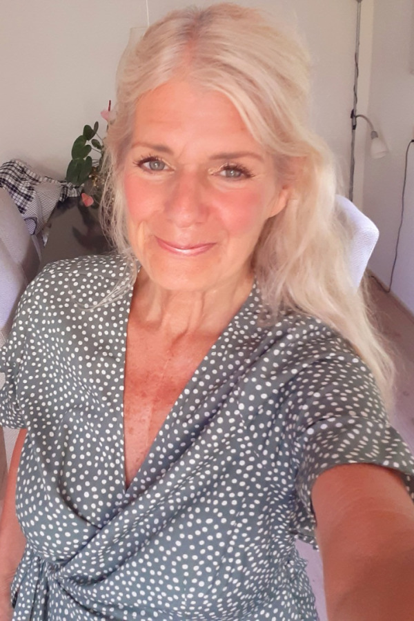 Women Yvonne