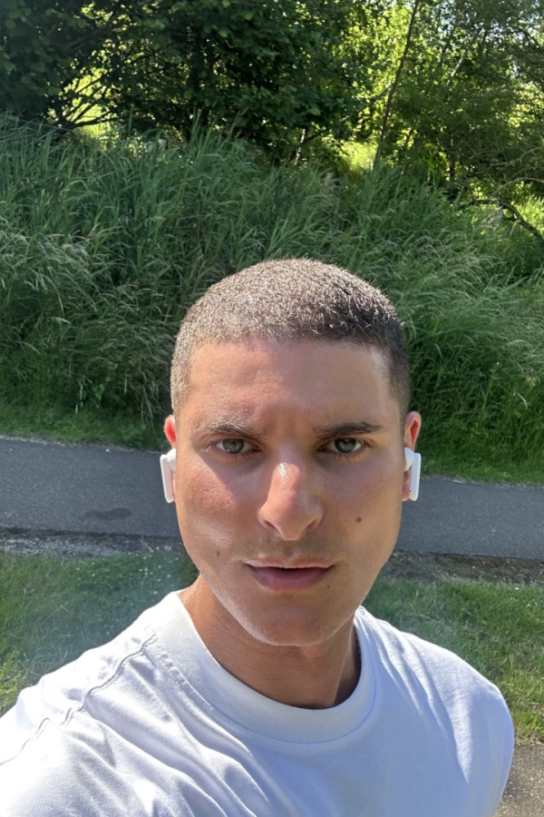 Characteristic men Younes