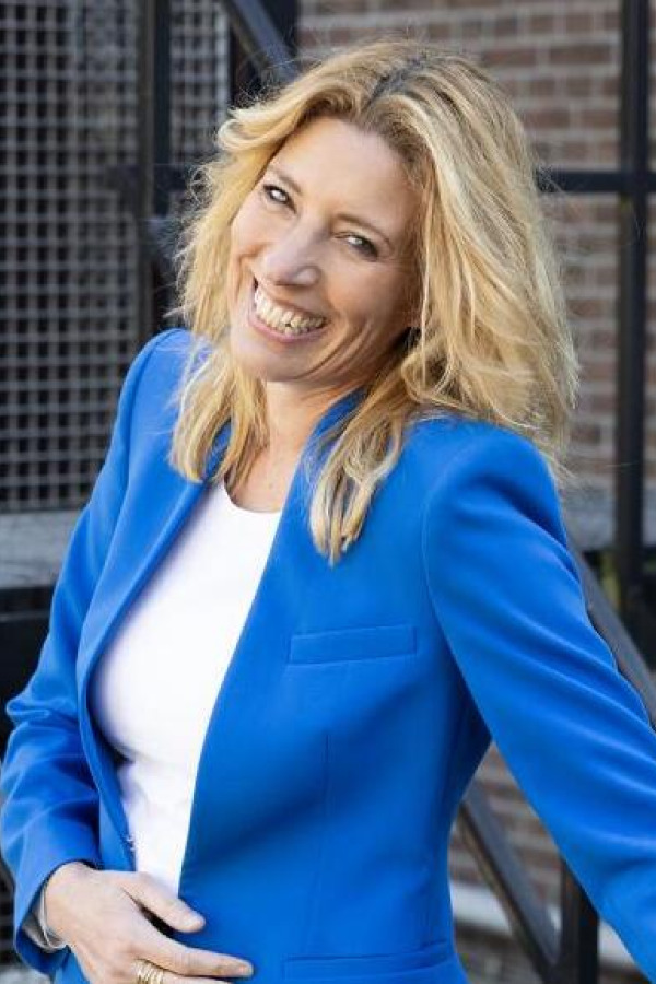 Women Suzanne