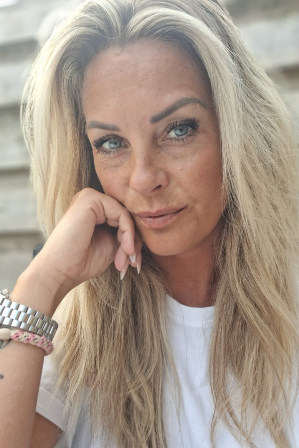 Women Stefanie