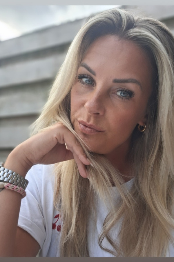 Women Stefanie