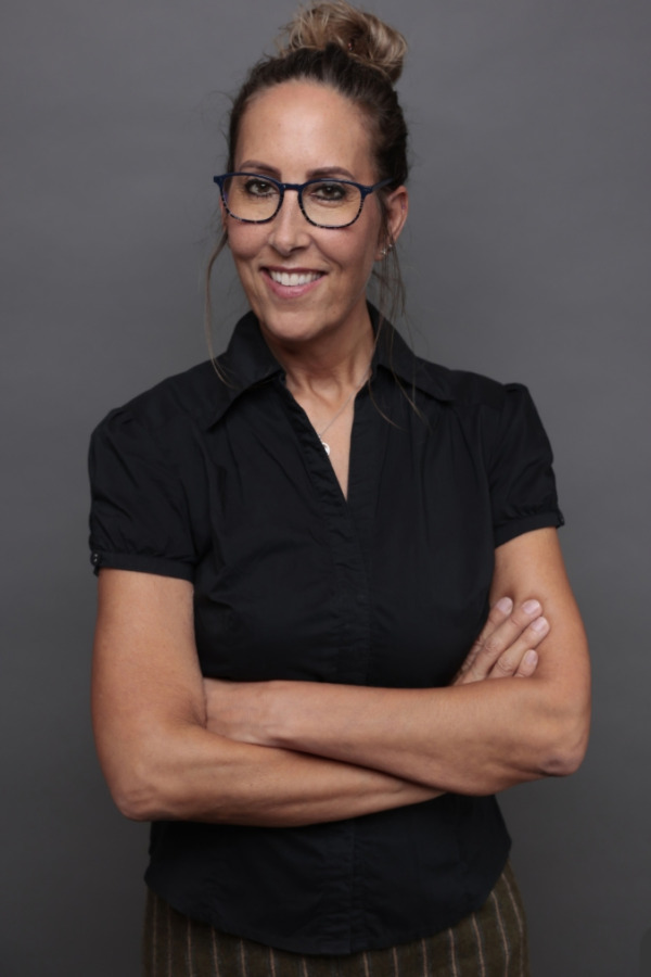 Women Saskia Manuela