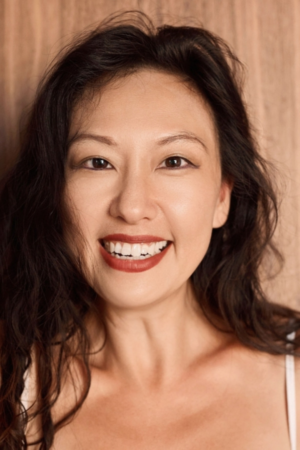 Characteristic women Yi