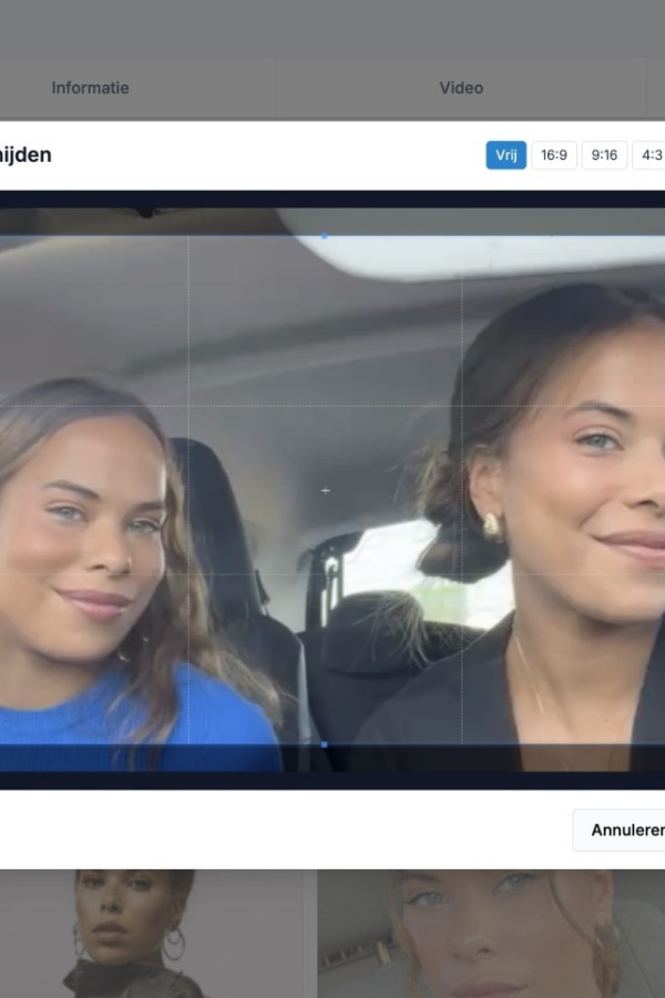 Twins women Pam