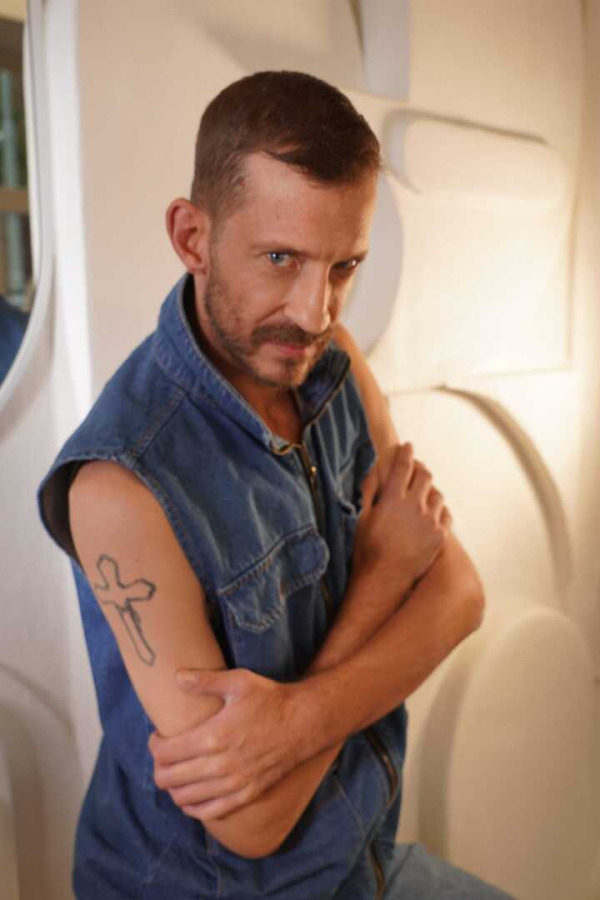 Characteristic men Roy